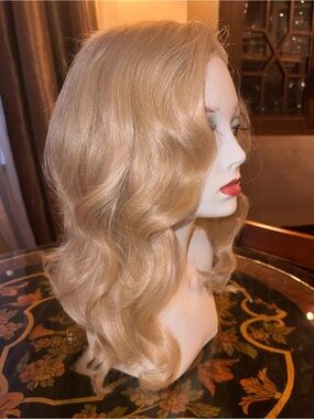 Gorgeous Honey Blonde Custom Lacefront Wig.  New and unworn.